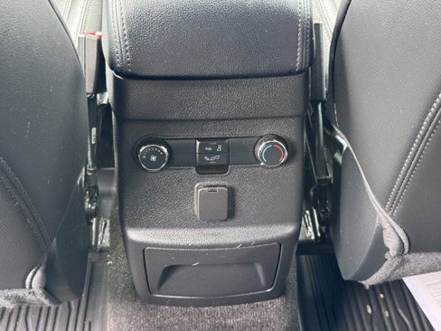 Used 2018 Ford Explorer XLT w/ Equipment Group 202A image 23