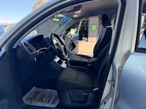 Used 2015 Volkswagen Tiguan S image 8