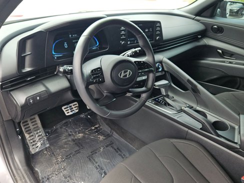 Certified 2025 Hyundai Elantra Sport image 10