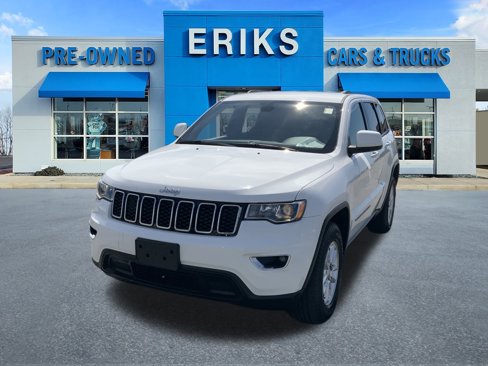 Used 2020 Jeep Grand Cherokee Laredo image 2