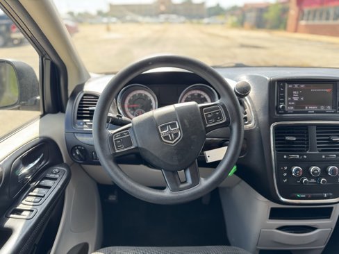 Used 2020 Dodge Grand Caravan SE w/ UConnect Hands-Free Group image 7
