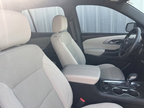 Used 2023 Chevrolet Traverse LS image 39