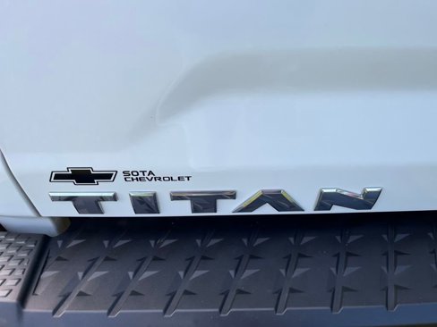 Used 2018 Nissan Titan SV image 29