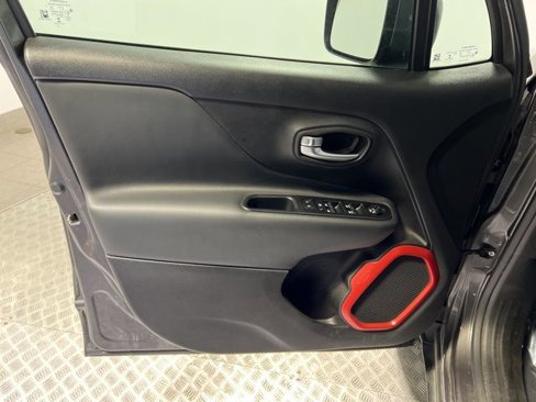 Used 2017 Jeep Renegade Trailhawk image 6