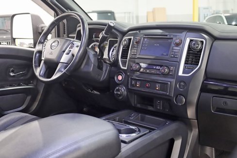 Used 2018 Nissan Titan SV w/ SV Convenience Package image 26