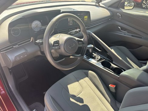 Used 2023 Hyundai Elantra SEL w/ Convenience Package image 17