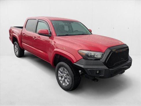 Used 2017 Toyota Tacoma SR5 image 3