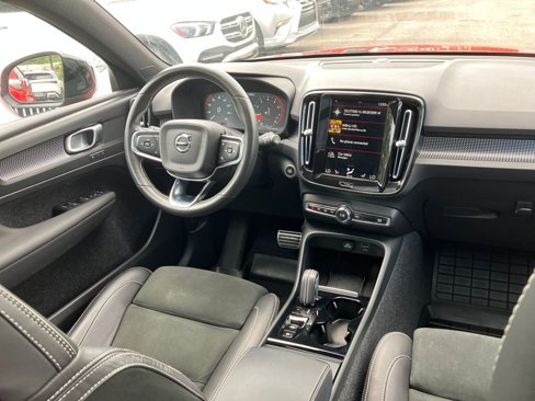 Used 2021 Volvo XC40 T5 R-Design w/ Advanced Package image 34