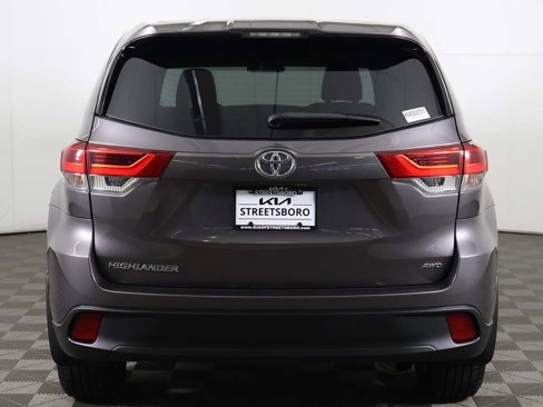 Used 2019 Toyota Highlander LE image 10