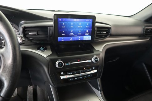 Used 2020 Ford Explorer XLT image 5