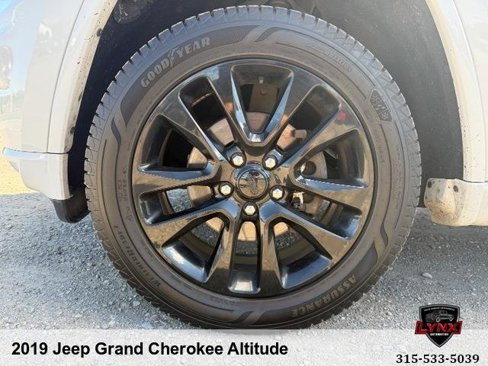 Used 2019 Jeep Grand Cherokee Altitude image 47