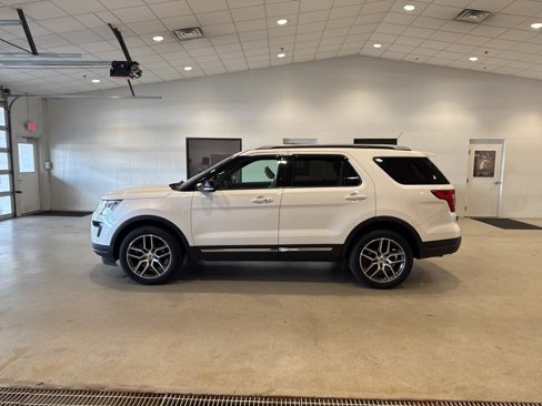 Used 2018 Ford Explorer XLT w/ Equipment Group 202A image 1