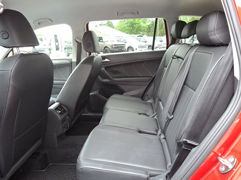 Used 2022 Volkswagen Tiguan SE image 11