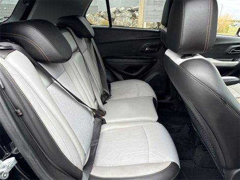 Used 2020 Chevrolet Trax LT w/ Sun & Sound Package image 14