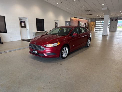 Used 2018 Ford Fusion SE image 2