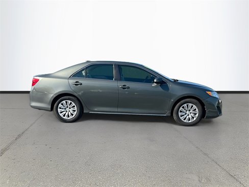 Used 2014 Toyota Camry LE image 8