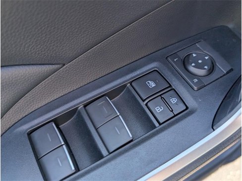 Used 2022 Toyota RAV4 XLE w/ Convenience Package image 16
