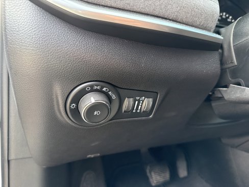 Used 2024 Jeep Compass Latitude image 14