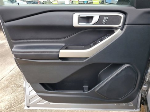 Used 2021 Ford Explorer XLT w/ Equipment Group 202A image 21