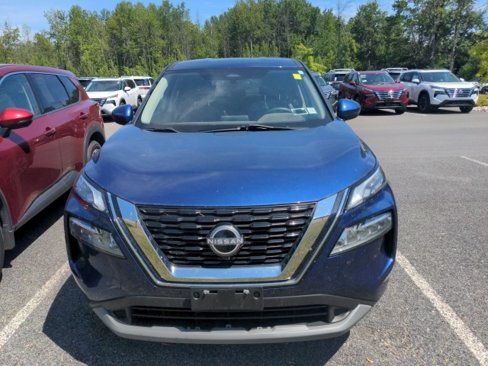 Used 2023 Nissan Rogue SV image 2