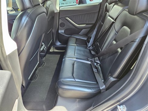 Used 2022 Tesla Model Y Long Range image 15