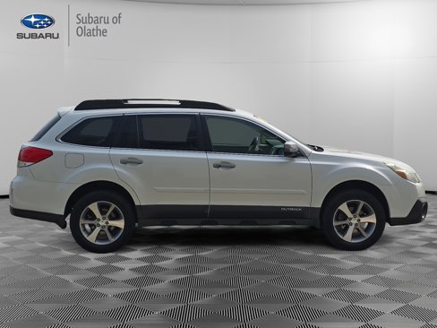 Used 2013 Subaru Outback 2.5i Limited w/ Special Appearance Pkg image 12