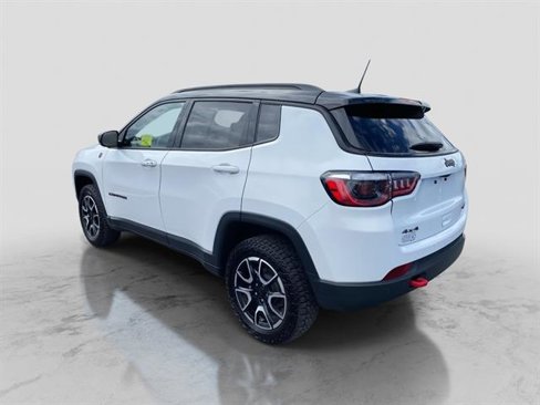 Used 2024 Jeep Compass Trailhawk image 3