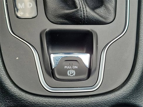 Used 2019 Jeep Cherokee Latitude w/ Popular Appearance Group image 44