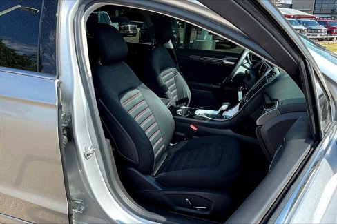 Used 2015 Ford Fusion SE image 8