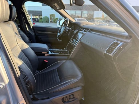 Used 2018 Land Rover Discovery HSE Luxury image 24