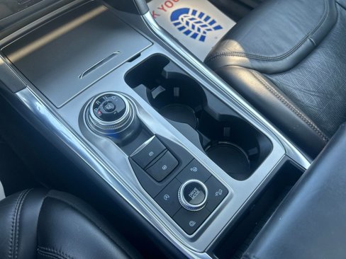 Used 2020 Ford Explorer Platinum w/ Premium Technology Package image 24