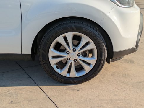 Used 2015 Kia Soul + image 30