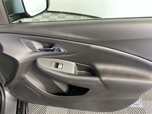Used 2018 Chevrolet Volt LT w/ Comfort Package image 24