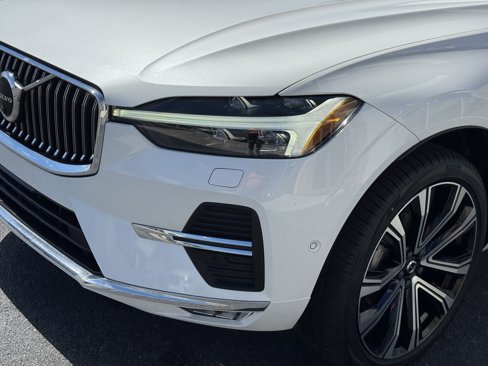 Certified 2023 Volvo XC60 B5 Ultimate w/ Climate Package image 8