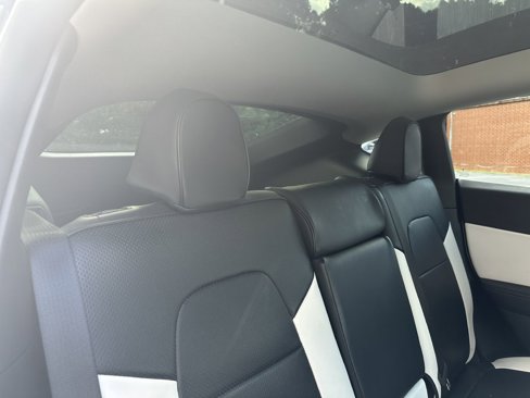 Used 2022 Tesla Model Y Performance image 38
