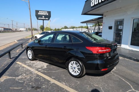 Used 2017 Ford Focus SE image 4