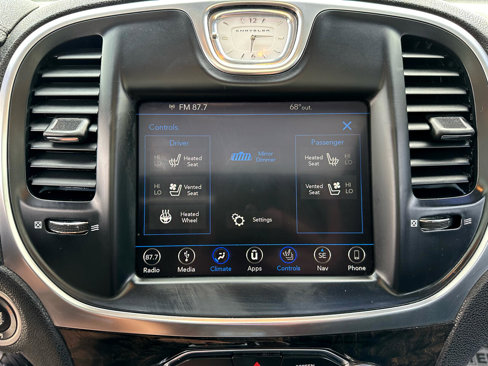 Used 2018 Chrysler 300 Limited image 45