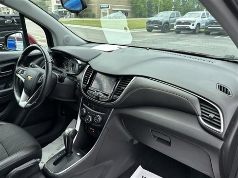 Certified 2022 Chevrolet Trax LT w/ LT Convenience Package image 28