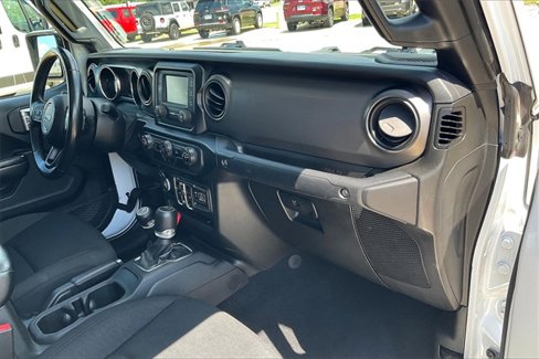 Used 2021 Jeep Gladiator Willys image 17