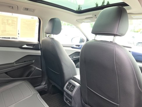 Used 2022 Volkswagen Taos SE image 8