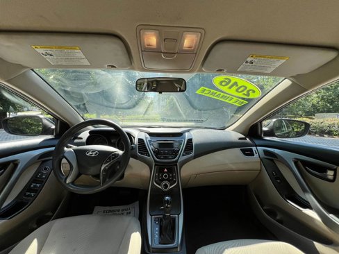 Used 2016 Hyundai Elantra SE image 11