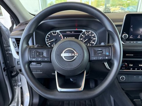 Used 2023 Nissan Rogue SV image 14