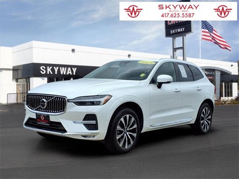 Used 2023 Volvo XC60 B5 Plus image 1