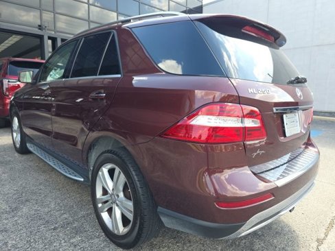 Used 2015 Mercedes-Benz ML 250 BlueTEC 4MATIC image 3