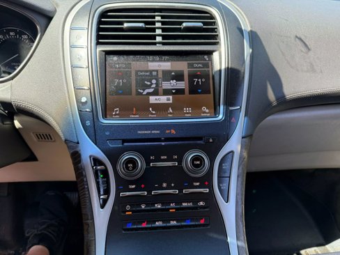 Used 2017 Lincoln MKX Reserve w/ Enhanced Security Package image 26