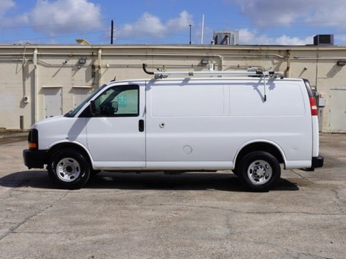 Used 2015 Chevrolet Express 2500 image 2