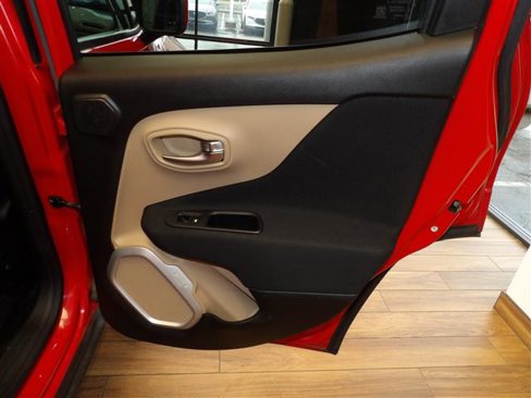Used 2015 Jeep Renegade Latitude w/ Popular Equipment Group image 15