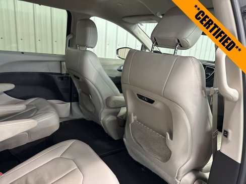 Certified 2021 Chrysler Pacifica Touring-L image 18