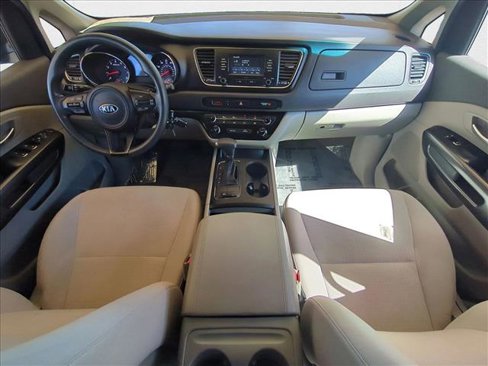 Used 2017 Kia Sedona LX image 16