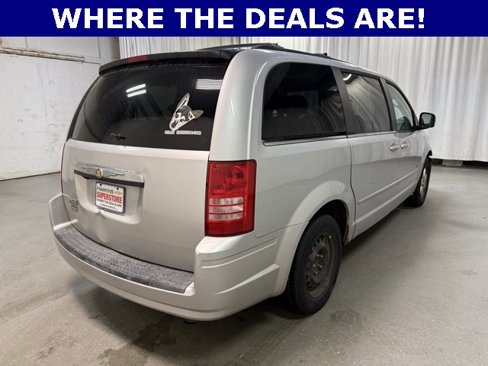 Used 2008 Chrysler Town & Country Touring image 5